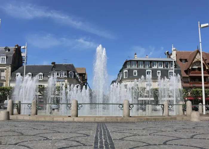 Grand Hyper Centre Avec Balcon Refait Mars 2025 * Deauville