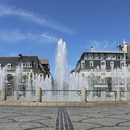 Grand Hyper Centre Avec Balcon Refait Mars 2025 * דוביל