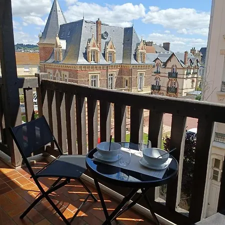 Grand Hyper Centre Avec Balcon Refait Mars 2025 דוביל