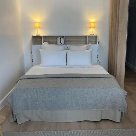 Grand Hyper Centre Avec Balcon Refait Mars 2025 דירה *