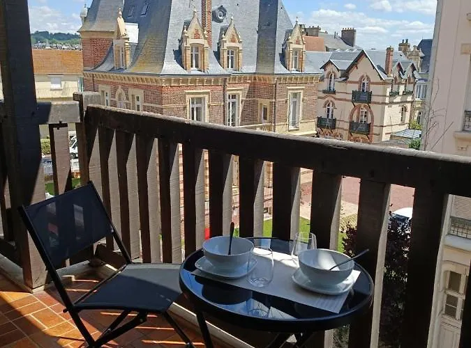 Grand Hyper Centre Avec Balcon Refait Mars 2025 Deauville